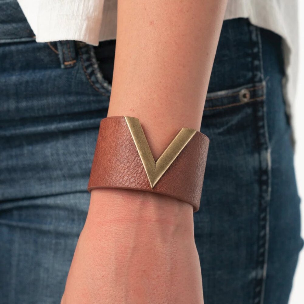 Paparazzi Jewelry Accessories - Claws Out - Brown Bracelet - Vintage